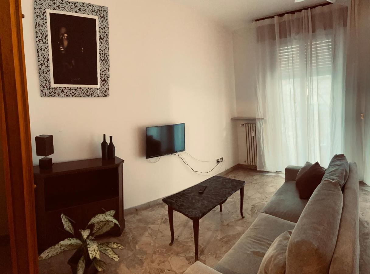 Tinashouse Apartment เวโรนา ภายนอก รูปภาพ